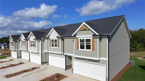 Townhouse For Sale - 6342 Pine Ridge Point<br/> Lula, GA 30554