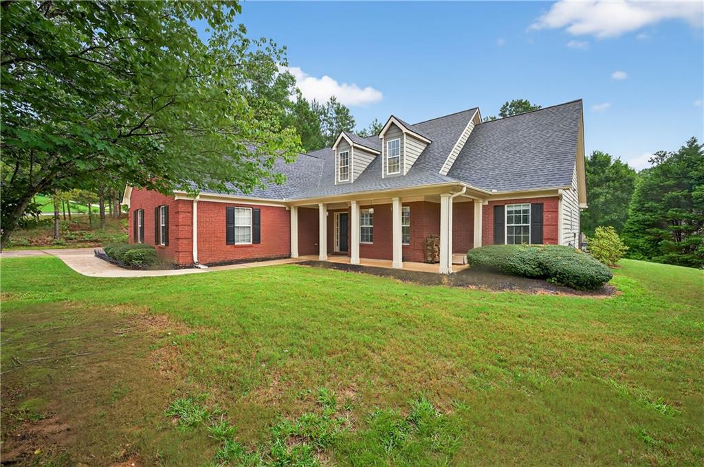 Welcome to your dream home in the highly sought-after Hall Park subdivision in Oxford, Georgia. This charming 3-bedroom, 2-bathroom residence with a versatile bonus room is perfectly situated on a spacious 1-acre corner lot, offering both privacy and ample outdoor space. Enjoy a well-designed floor plan that includes a generous living area, perfect for family gatherings and entertaining guests. The bonus room provides flexibility to serve as a home office, playroom, or guest suite, catering to your specific needs. The expansive 1-acre lot offers endless possibilities for outdoor activities, gardening, or even adding a pool. Close proximity to local schools, shopping centers, and major highways ensures easy commuting. Call today to schedule your own personal showing!