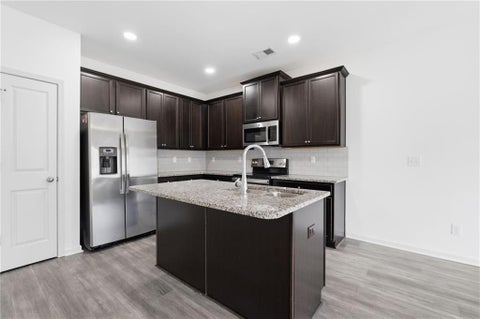 Townhouse For Rent - 7134 Gladstone Circle<br/> Lithonia, GA 30038