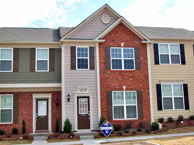 LOCATION!LOCATION!EXCEPTIONAL VALUE IN THESE BEAUTIFUL NEW TOWNHOMES NESTLED AMONG TREES &LAKES*CONVENIENT TO DOWNTOWN &THE AIRPORT!*2STY,GTRM,FORMAL DR,KIT W/BKFT BAR&PANTRY,MST STE HAS WKIN CLOSET,*STORAGE SHED&MORE!