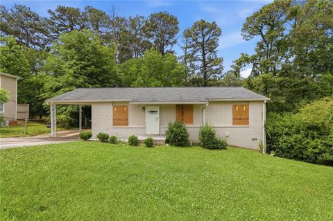 Homes For Sale - 3809 Clovis Court<br/> Fulton County, Atlanta, GA 30331