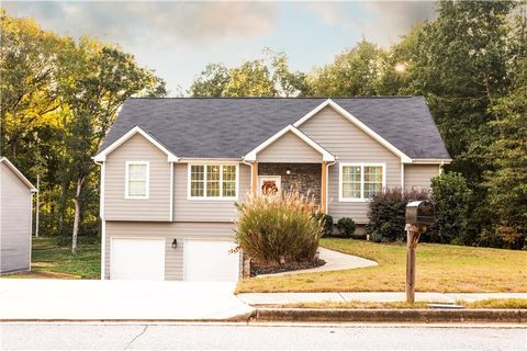 Homes For Sale - 355 Conner Court<br/> Social Circle, GA 30025