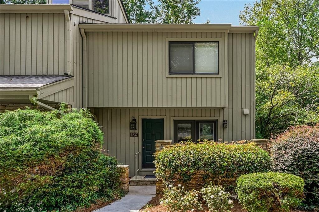 1237 Druid Knoll Dr NE