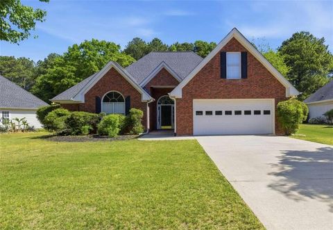 Homes For Sale - 2820 Meadow Gate Way<br/> Loganville, GA 30052