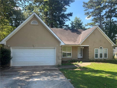 Homes For Sale - 7049 Crestwood Place<br/> Lithonia, GA 30058