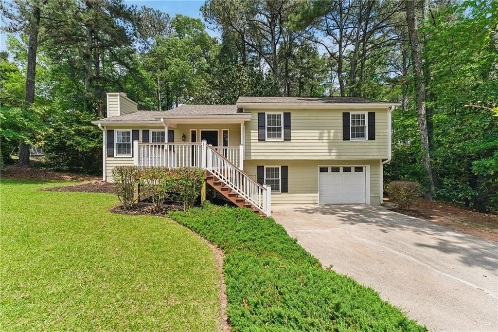 Welcome to 708 Wind Song Trce in desirable Woodstock, GA! This charming 3 bedroom, 2 bath home offers the perfect blend of comfort and style. Step onto the inviting front porch and into the cozy living room featuring a warm fireplace - ideal for relaxing evenings. The kitchen boasts sleek stainless steel appliances for the home chef. Enjoy outdoor living on the spacious deck overlooking the huge fenced-in backyard - perfect for pets, gardening, or family gatherings. Located in a quiet neighborhood yet close to amenities, this move-in ready home won't last long. Schedule your showing today!
Key Features:
- 3 bedrooms, 2 full bathrooms
- Welcoming front porch
- Living room with fireplace
- Kitchen with stainless steel appliances
- Large fenced backyard
- Deck for outdoor entertaining
- Quiet location in Woodstock
Don't miss this opportunity to make 708 Wind Song Trce your new home sweet home!
