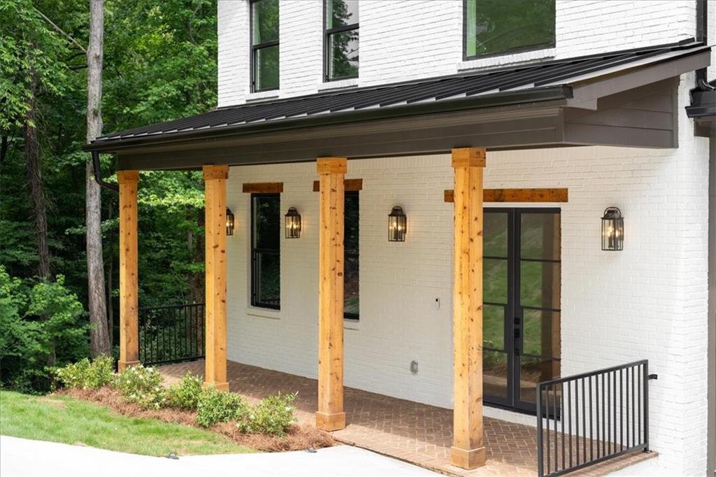 132 Lakeshore Drive NE