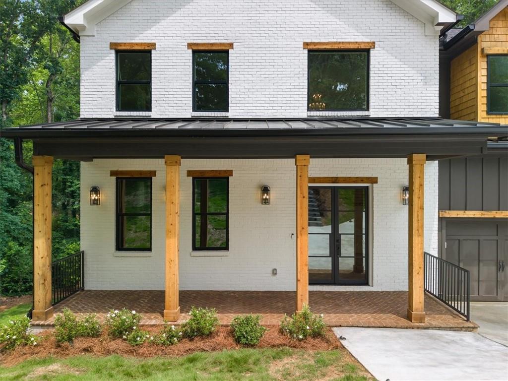 132 Lakeshore Drive NE