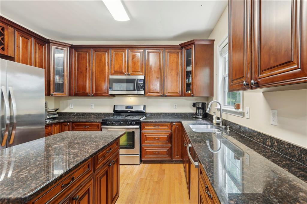 4560 Weathervane Drive, Alpharetta, Georgia image 3