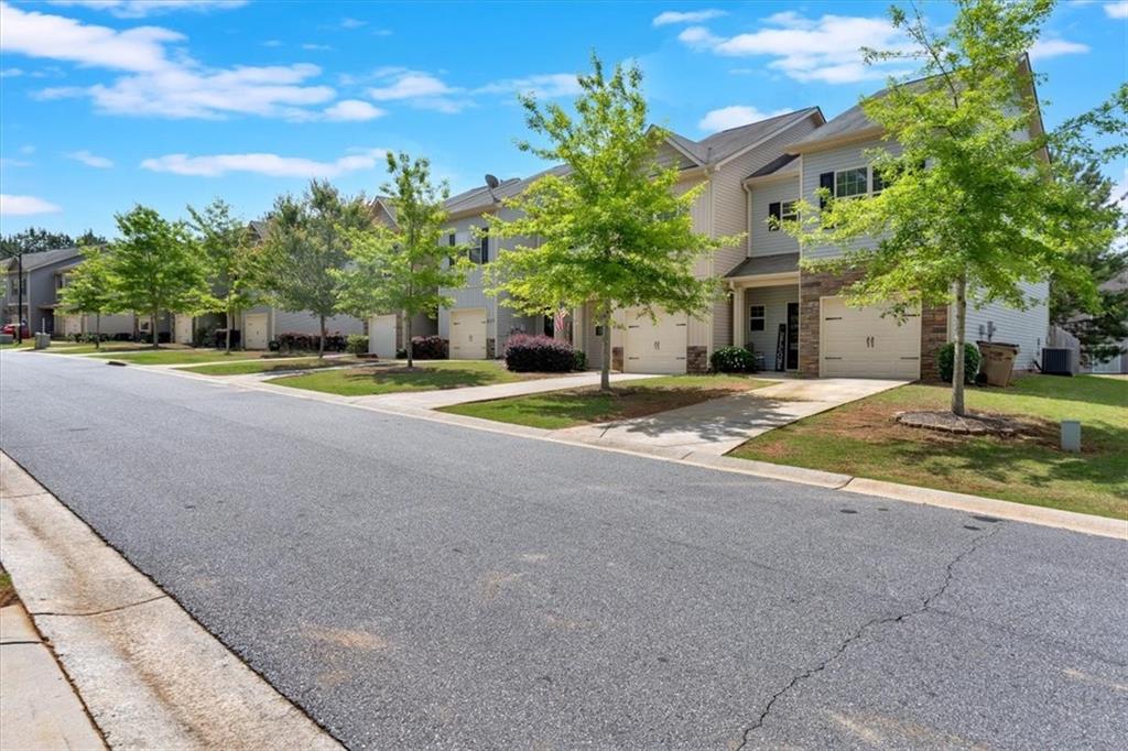 635 Oakside Place, Acworth, Georgia image 2