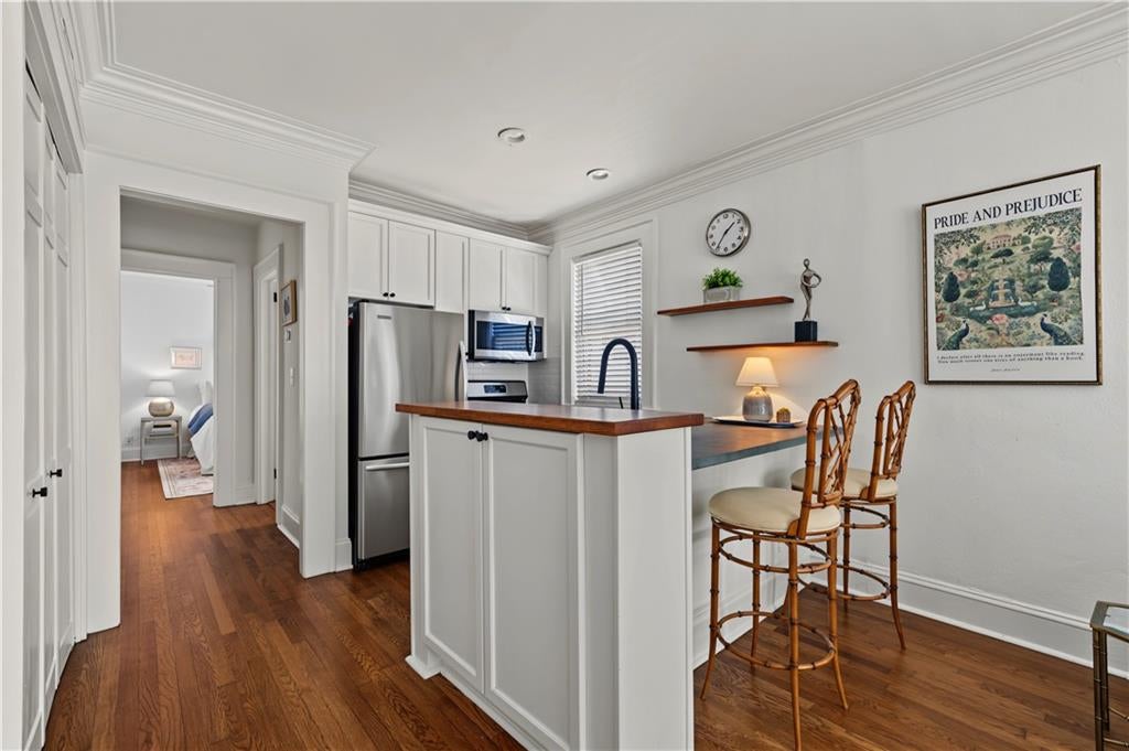 824 Greenwood #1 Avenue NE 1