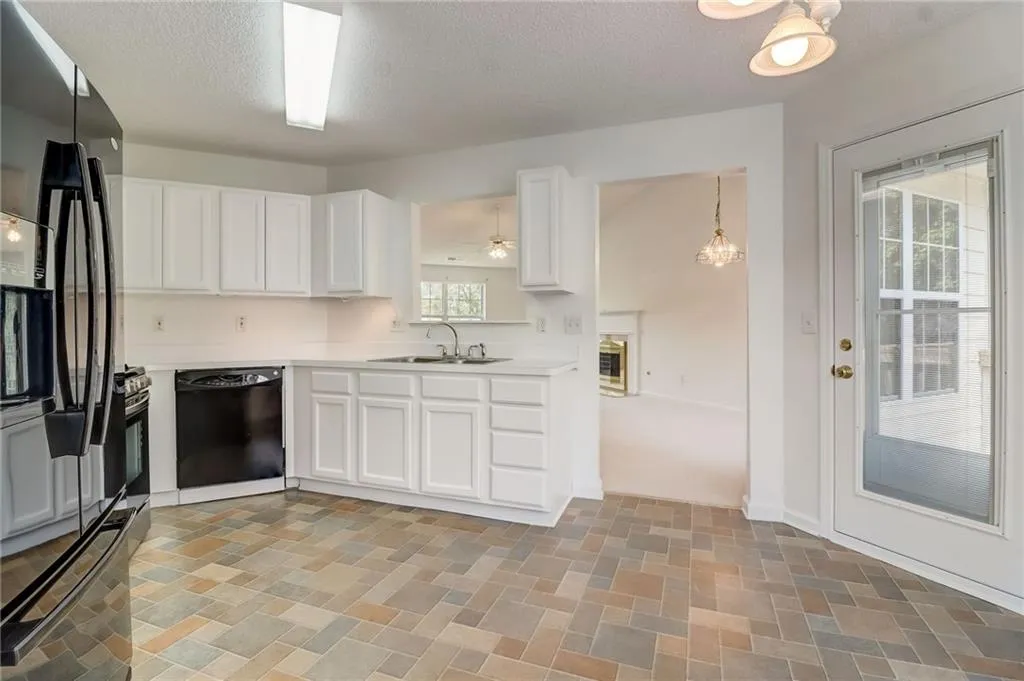 Acworth, Georgia 30101, United States, 4 Bedrooms Bedrooms, ,3 BathroomsBathrooms,Residential,Active,10264