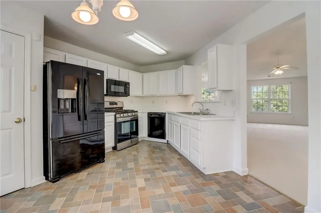 Acworth, Georgia 30101, United States, 4 Bedrooms Bedrooms, ,3 BathroomsBathrooms,Residential,Active,10264