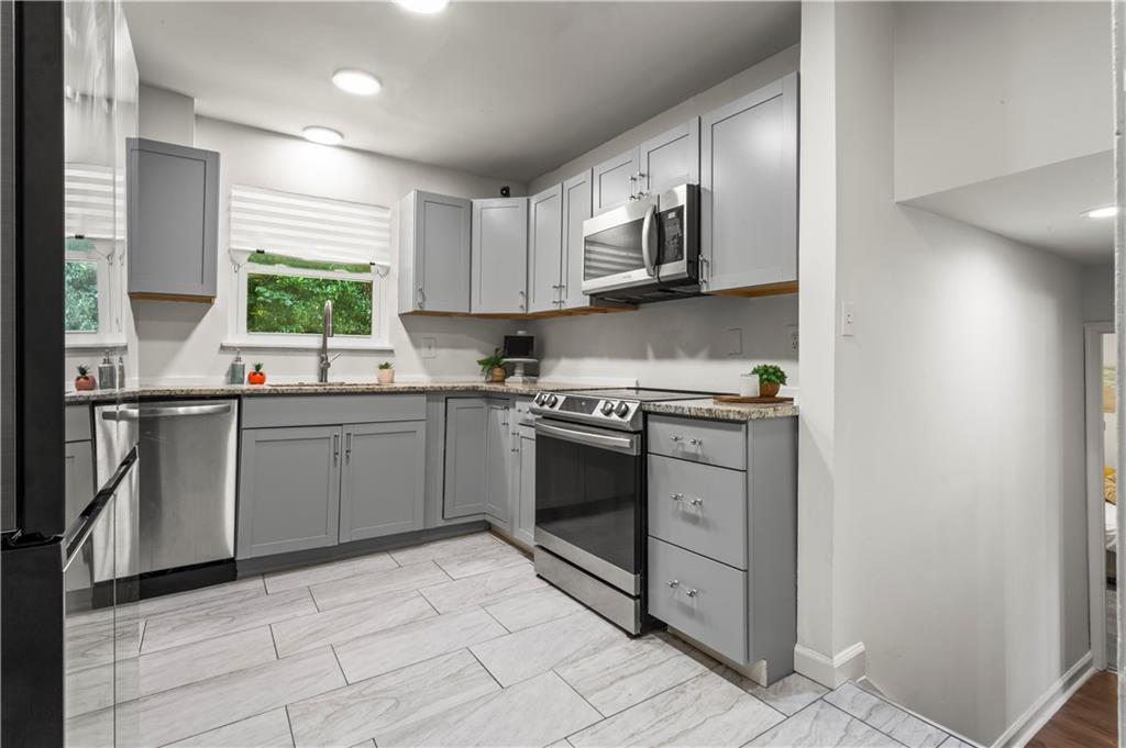 875 Eleanor Court NW