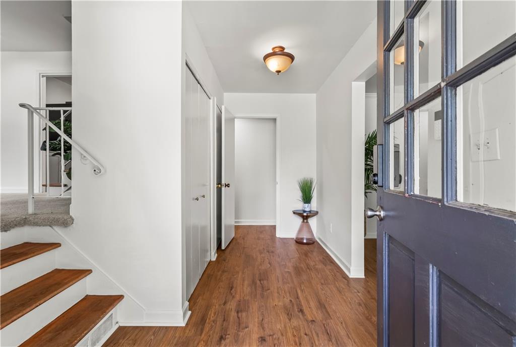 875 Eleanor Court NW