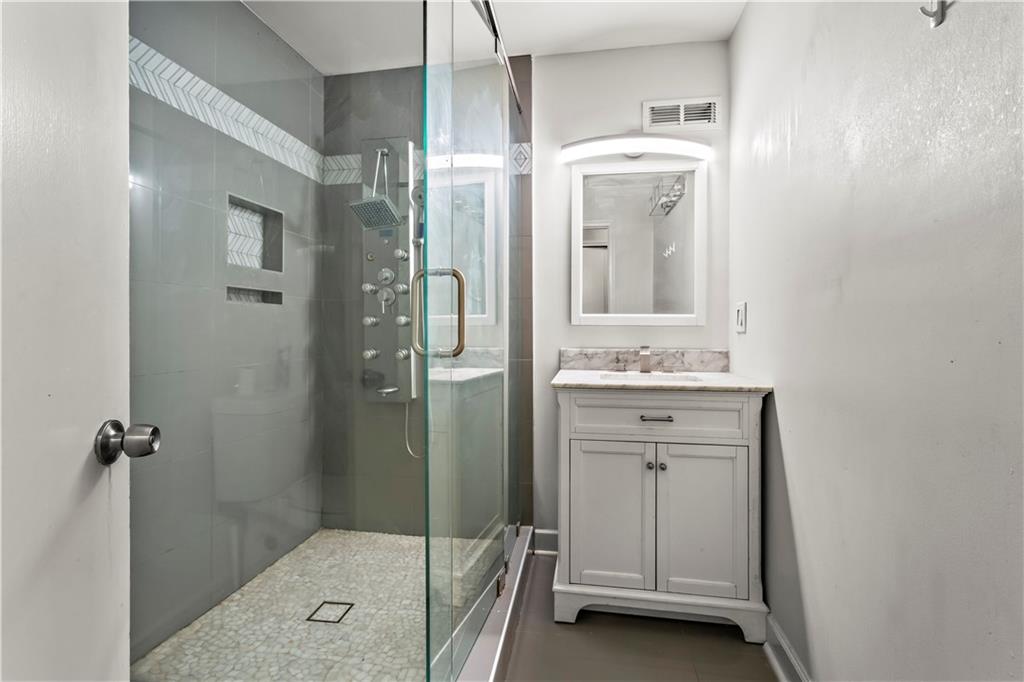 875 Eleanor Court NW