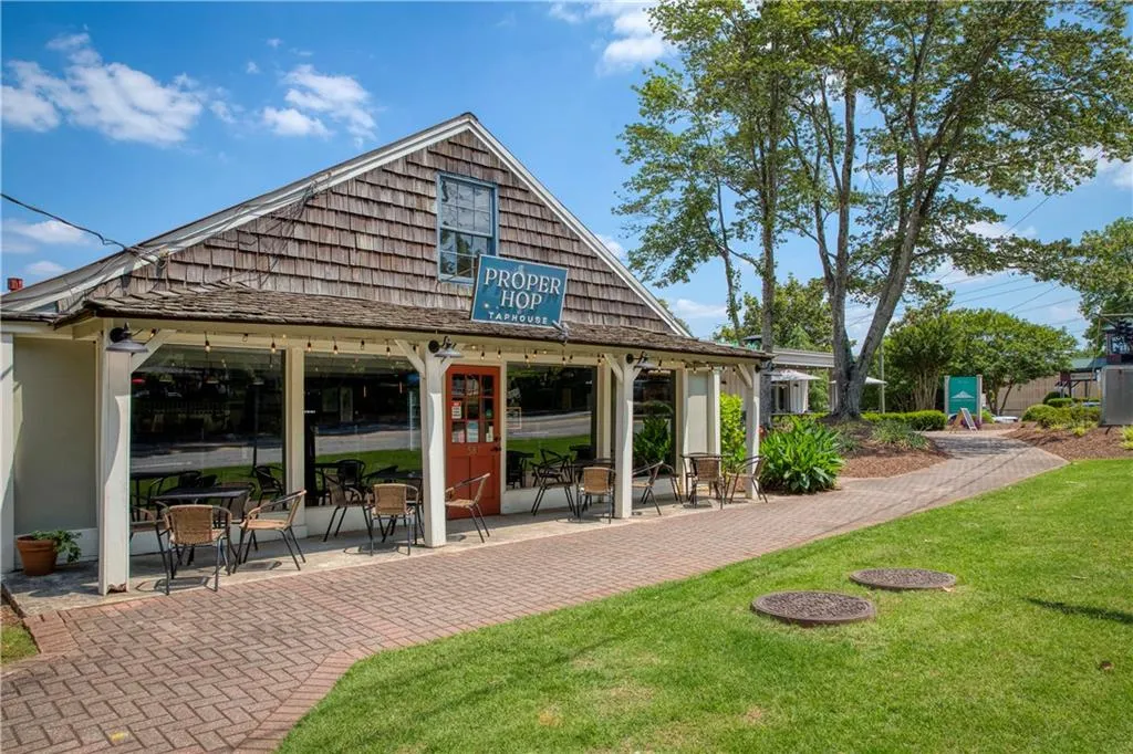 Roswell, Georgia 30075, United States, 4 Bedrooms Bedrooms, ,4 BathroomsBathrooms,Residential,Pending,78573