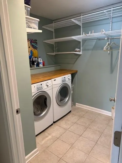 Roswell, Georgia 30075, United States, 4 Bedrooms Bedrooms, ,4 BathroomsBathrooms,Residential,Pending,78573