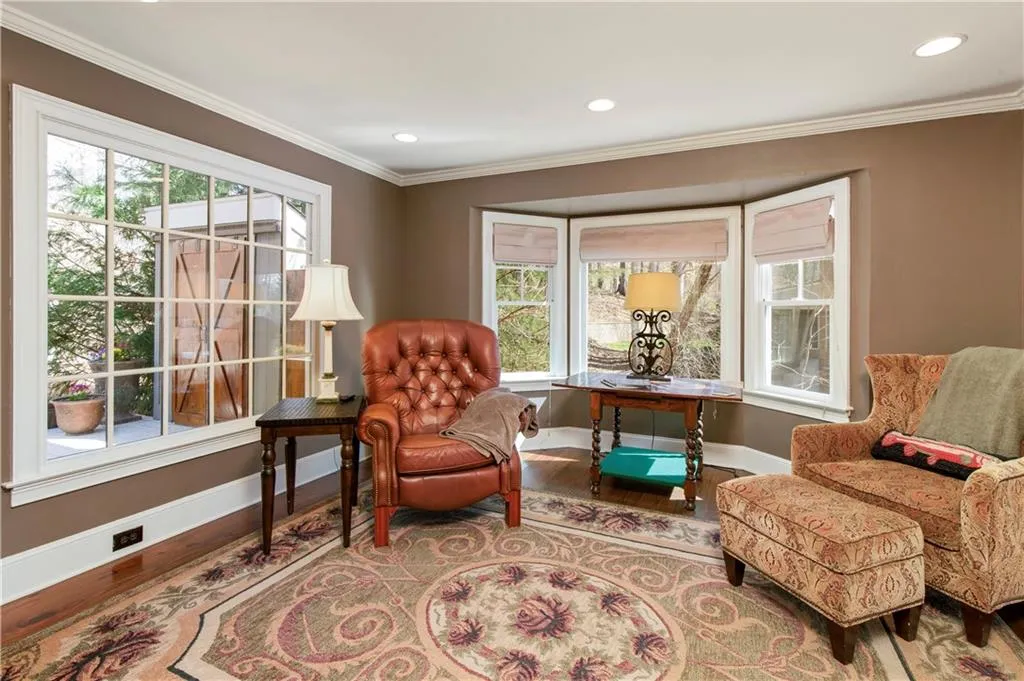 Roswell, Georgia 30075, United States, 4 Bedrooms Bedrooms, ,4 BathroomsBathrooms,Residential,Pending,78573