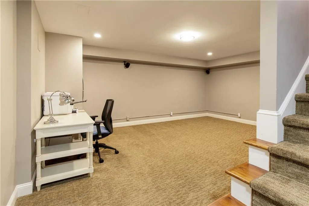 Roswell, Georgia 30075, United States, 4 Bedrooms Bedrooms, ,4 BathroomsBathrooms,Residential,Pending,78573