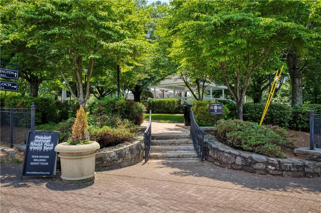 Roswell, Georgia 30075, United States, 4 Bedrooms Bedrooms, ,4 BathroomsBathrooms,Residential,Pending,78573