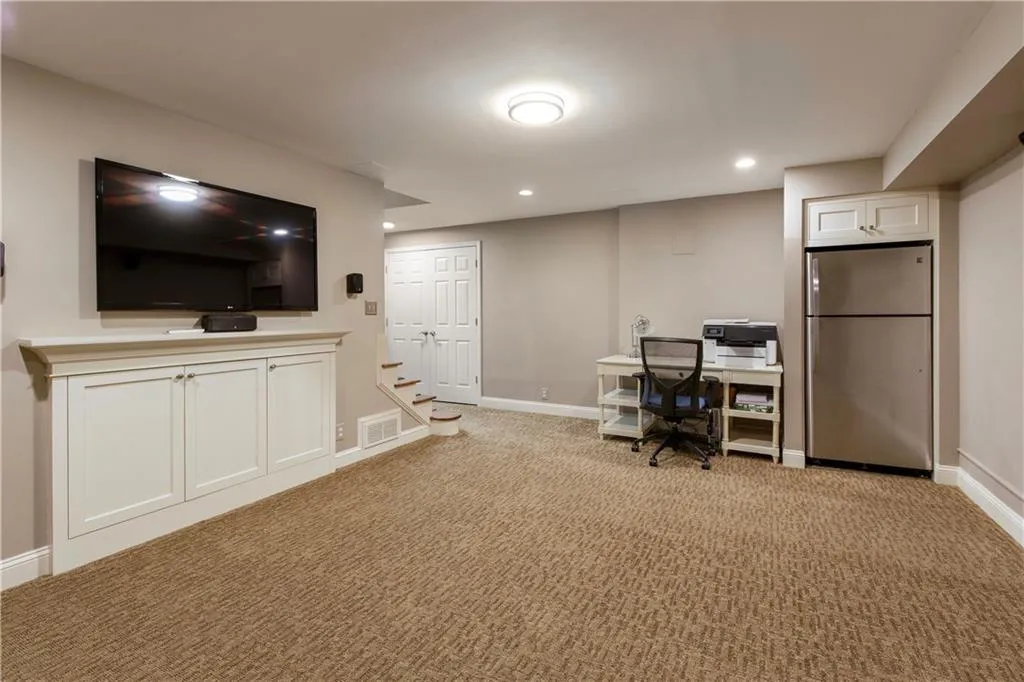 Roswell, Georgia 30075, United States, 4 Bedrooms Bedrooms, ,4 BathroomsBathrooms,Residential,Pending,78573