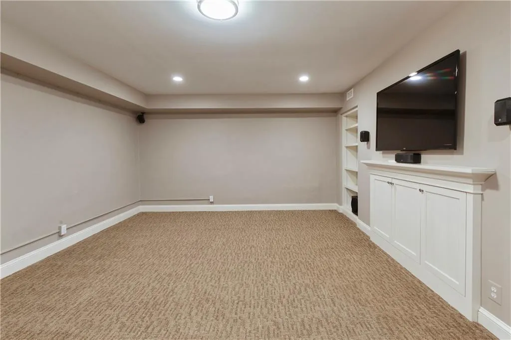 Roswell, Georgia 30075, United States, 4 Bedrooms Bedrooms, ,4 BathroomsBathrooms,Residential,Pending,78573