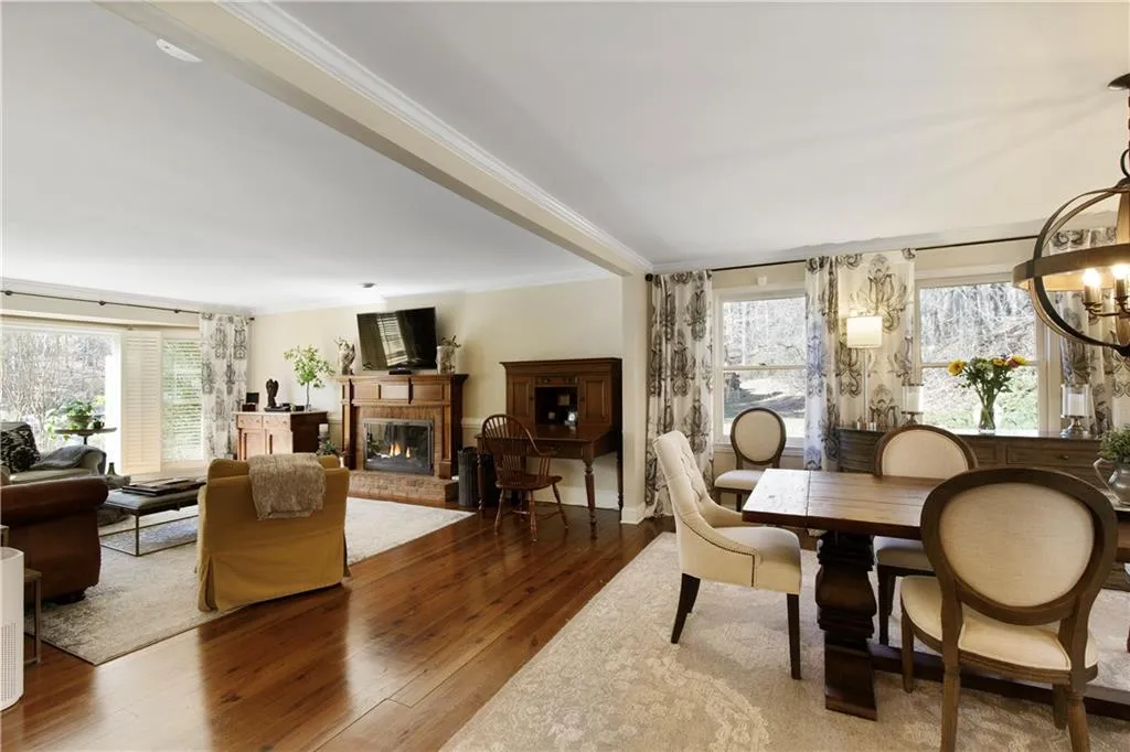 Roswell, Georgia 30075, United States, 4 Bedrooms Bedrooms, ,4 BathroomsBathrooms,Residential,Pending,78573