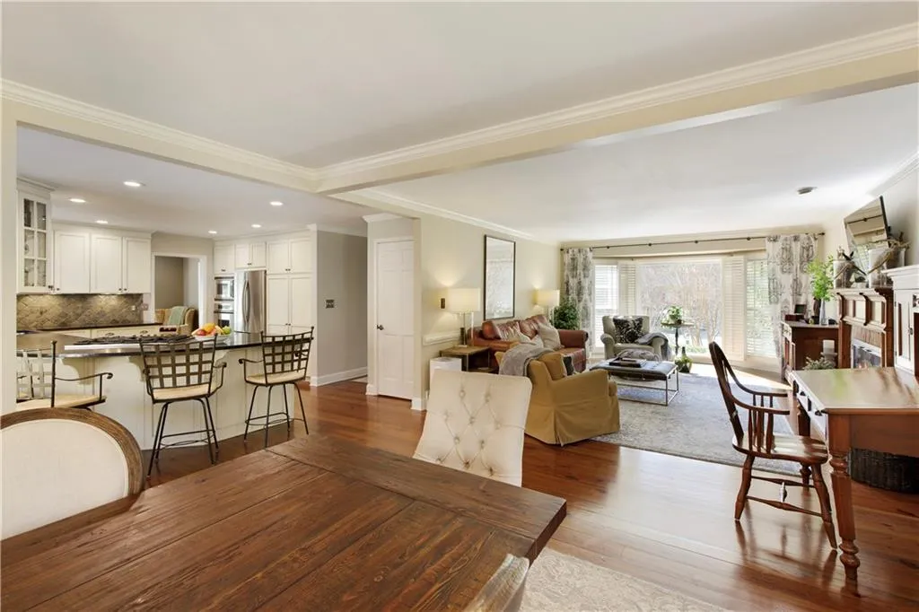 Roswell, Georgia 30075, United States, 4 Bedrooms Bedrooms, ,4 BathroomsBathrooms,Residential,Pending,78573