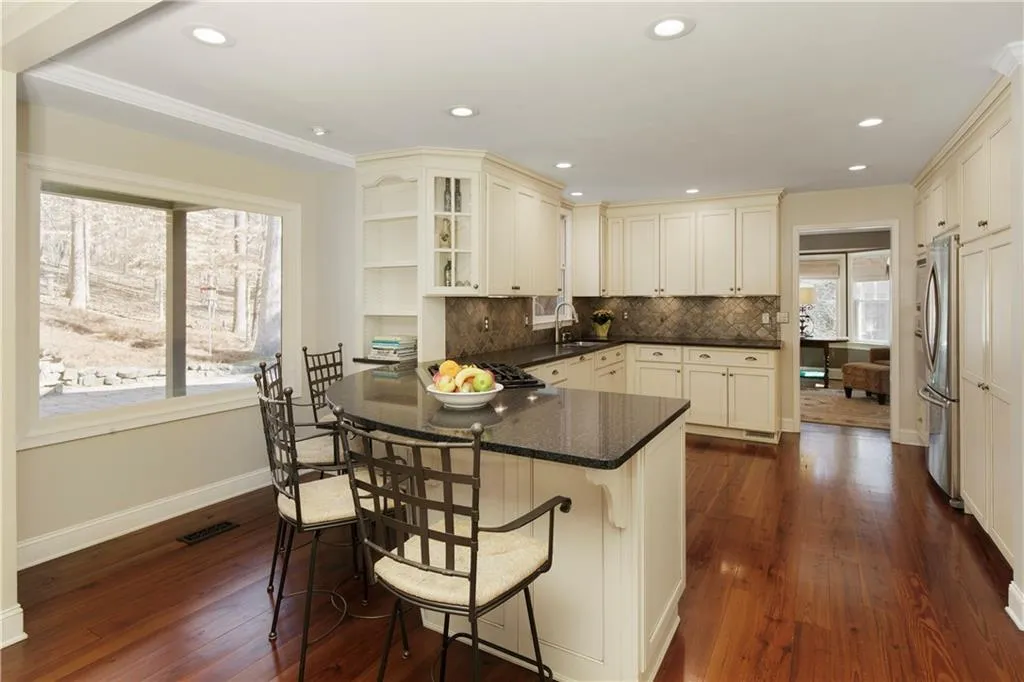 Roswell, Georgia 30075, United States, 4 Bedrooms Bedrooms, ,4 BathroomsBathrooms,Residential,Pending,78573