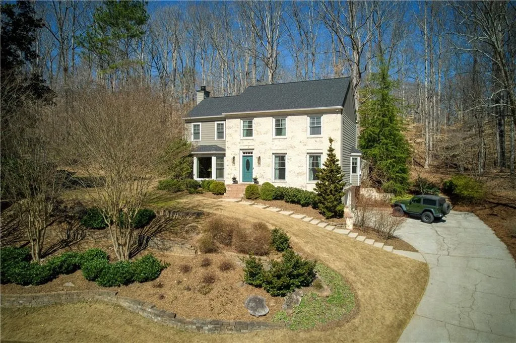 Roswell, Georgia 30075, United States, 4 Bedrooms Bedrooms, ,4 BathroomsBathrooms,Residential,Pending,78573