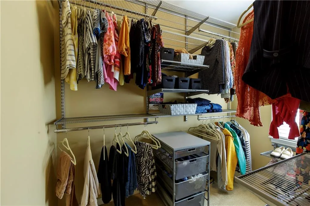 Roswell, Georgia 30075, United States, 4 Bedrooms Bedrooms, ,4 BathroomsBathrooms,Residential,Pending,78573