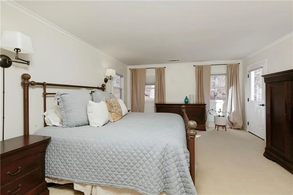 Roswell, Georgia 30075, United States, 4 Bedrooms Bedrooms, ,4 BathroomsBathrooms,Residential,Pending,78573