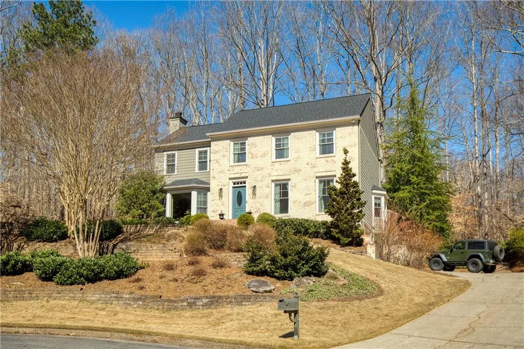 Roswell, Georgia 30075, United States, 4 Bedrooms Bedrooms, ,4 BathroomsBathrooms,Residential,Pending,78573