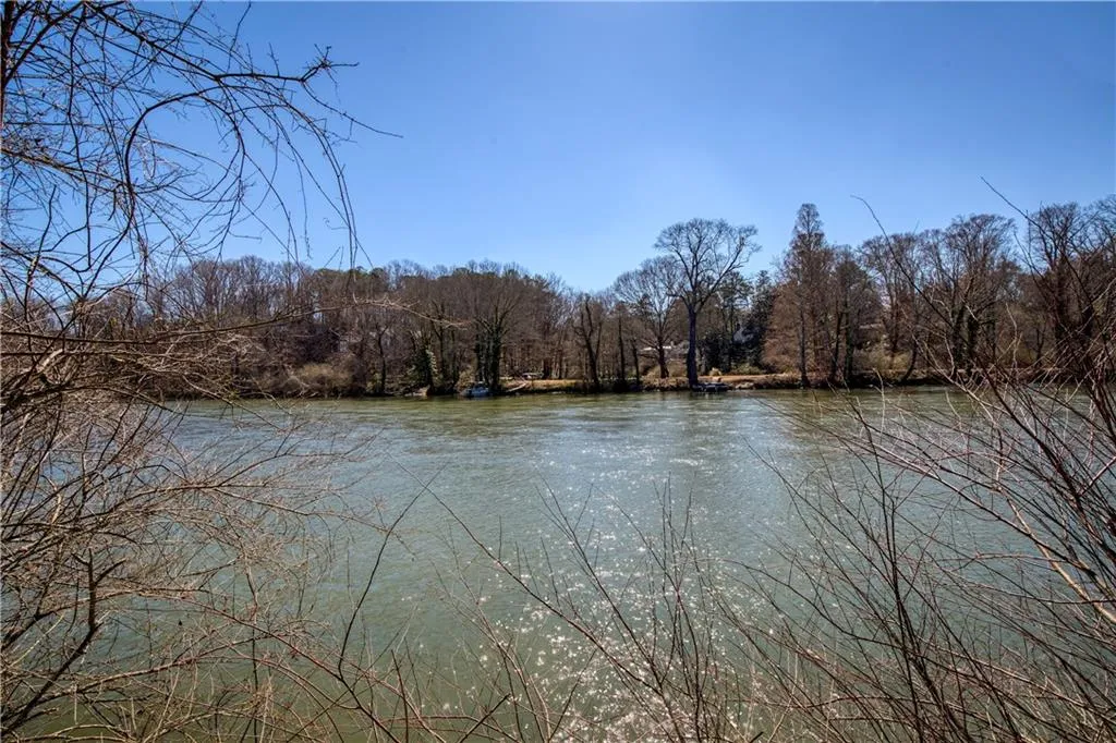 Roswell, Georgia 30075, United States, 4 Bedrooms Bedrooms, ,4 BathroomsBathrooms,Residential,Pending,78573