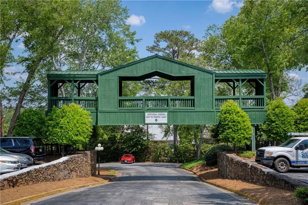 Roswell, Georgia 30075, United States, 4 Bedrooms Bedrooms, ,4 BathroomsBathrooms,Residential,Pending,78573