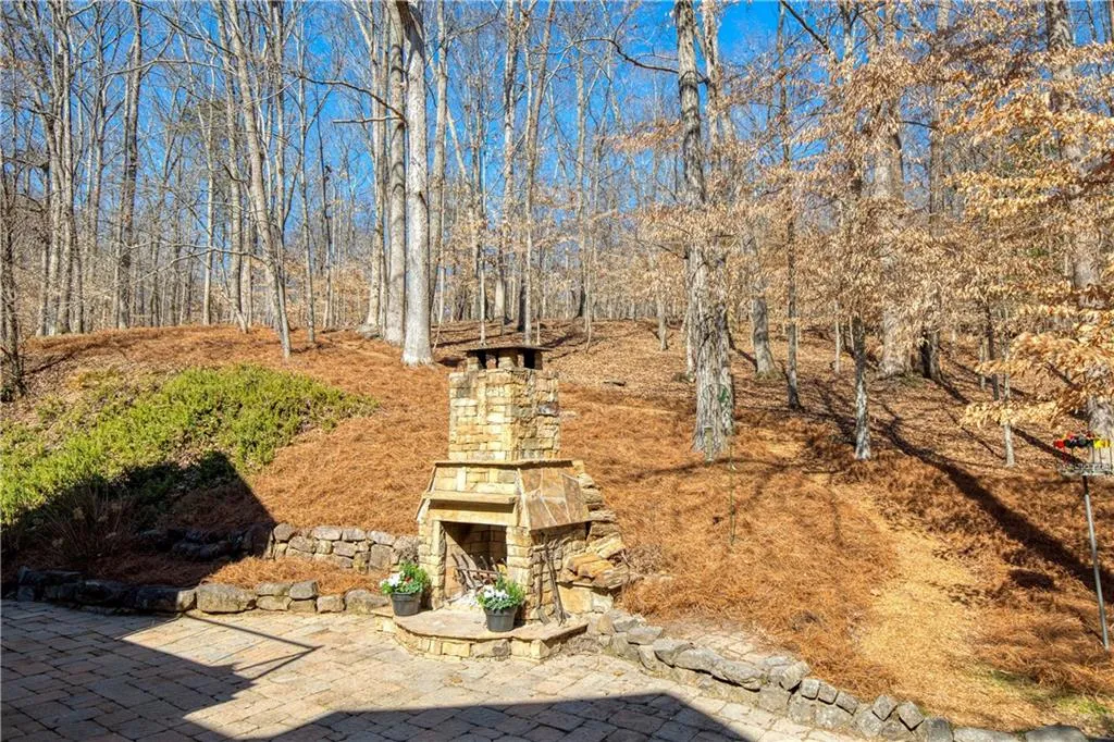 Roswell, Georgia 30075, United States, 4 Bedrooms Bedrooms, ,4 BathroomsBathrooms,Residential,Pending,78573