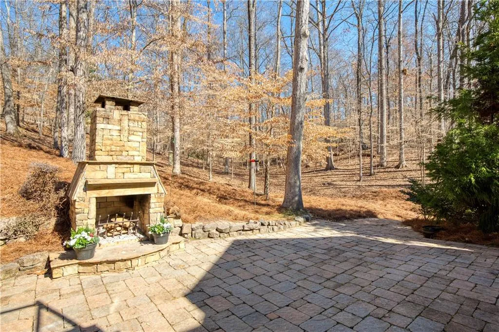 Roswell, Georgia 30075, United States, 4 Bedrooms Bedrooms, ,4 BathroomsBathrooms,Residential,Pending,78573