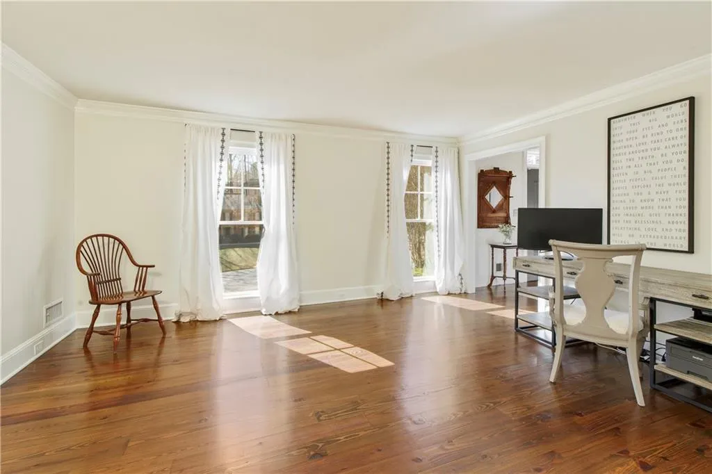 Roswell, Georgia 30075, United States, 4 Bedrooms Bedrooms, ,4 BathroomsBathrooms,Residential,Pending,78573