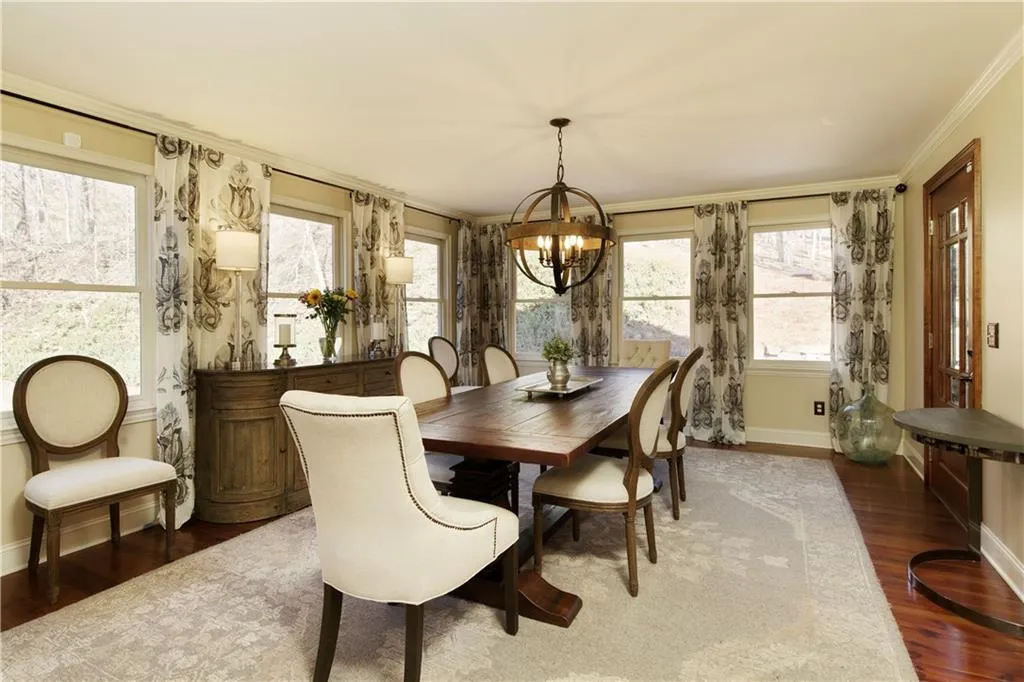 Roswell, Georgia 30075, United States, 4 Bedrooms Bedrooms, ,4 BathroomsBathrooms,Residential,Pending,78573