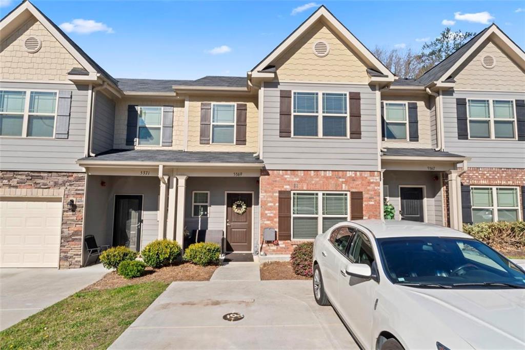 5369 Creekview Way, Morrow, Georgia image 2