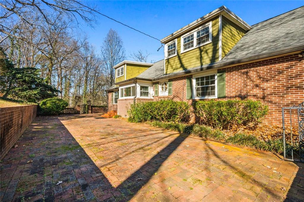 351 N Woodland Drive SW