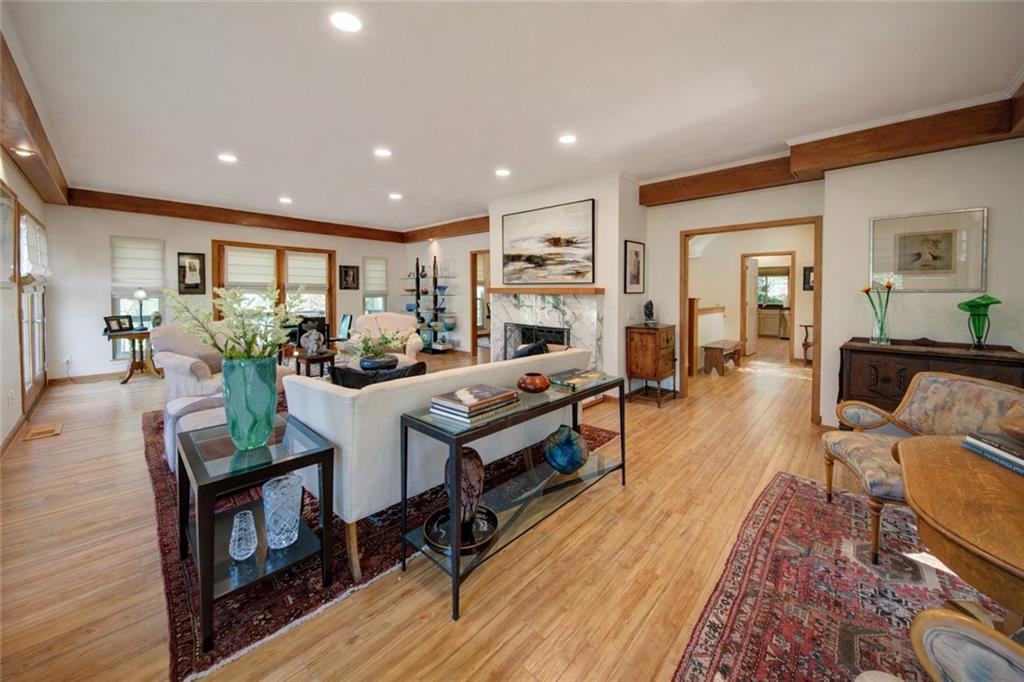 480 Chimney Bluff