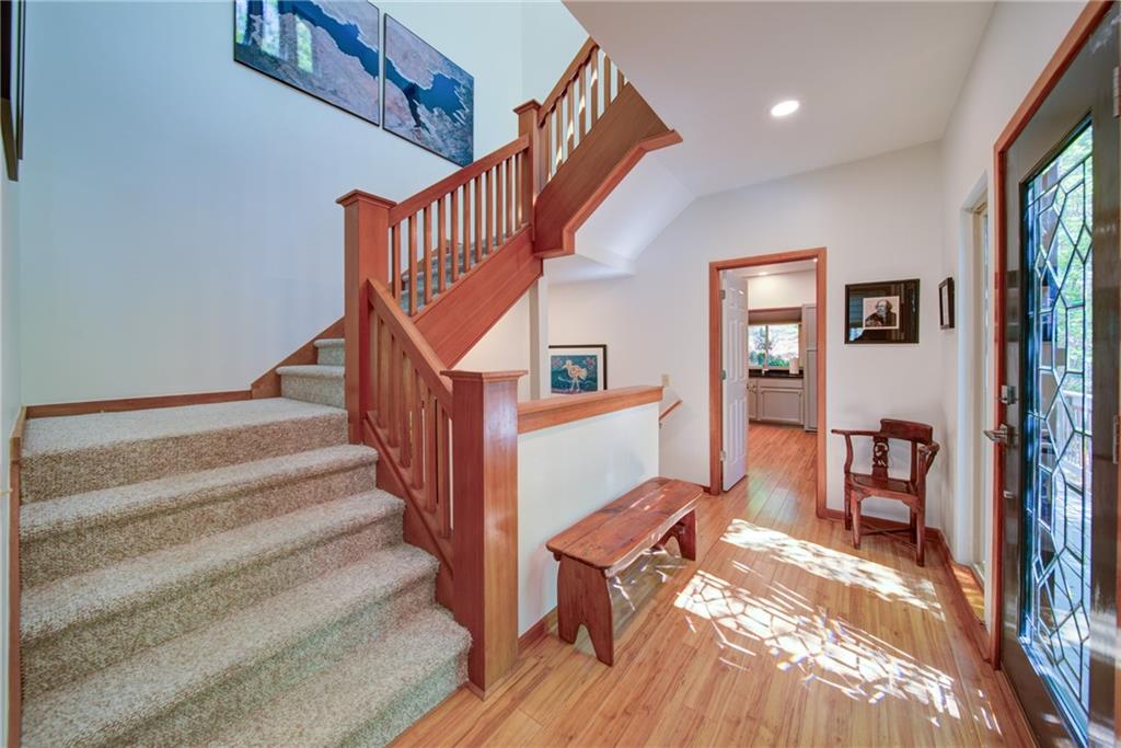 480 Chimney Bluff