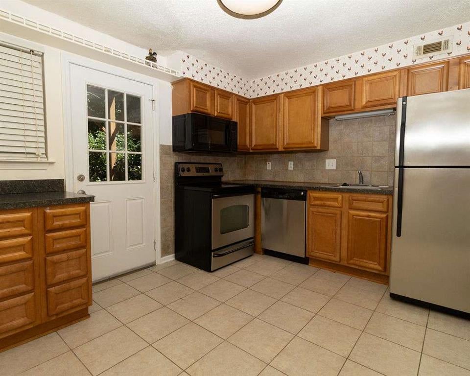 195 Sycamore Drive APT B14