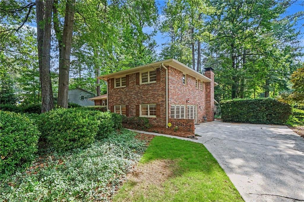 2113 Lavista Circle