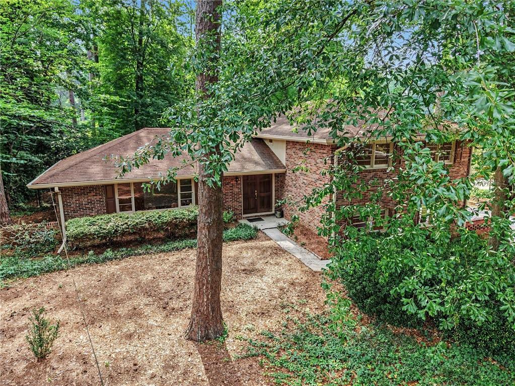 2113 Lavista Circle