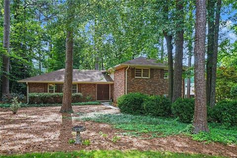 Homes For Sale - 2113 Lavista Circle<br/> Tucker, GA 30084