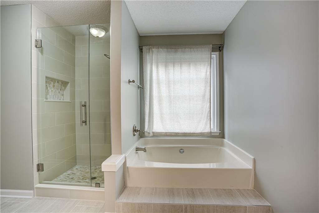6055 Pattingham Drive, Roswell, Georgia image 24