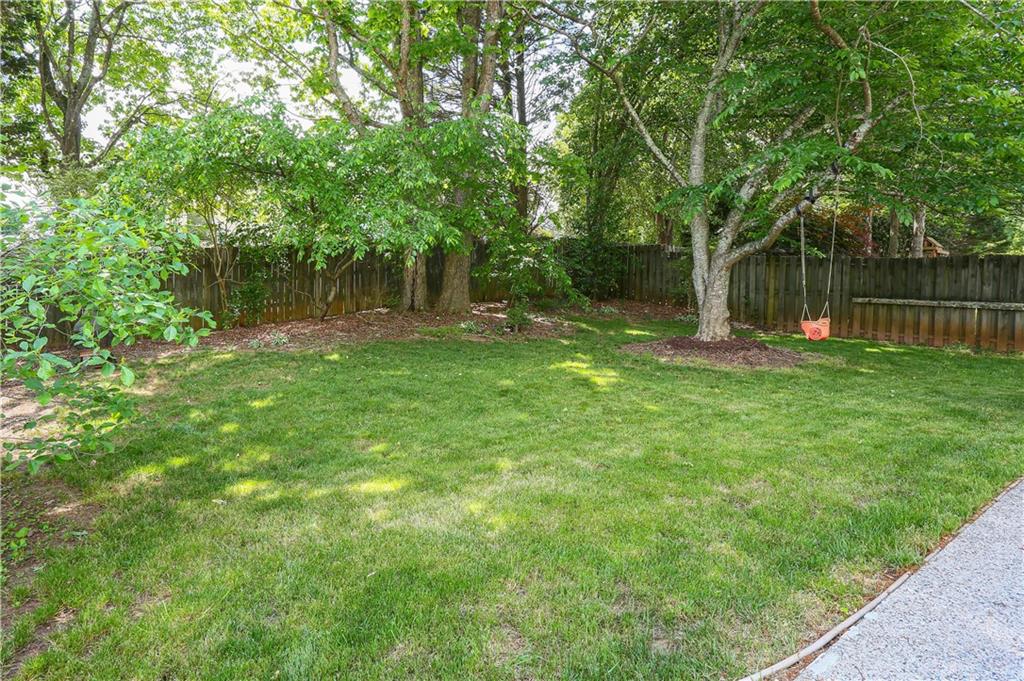 6055 Pattingham Drive, Roswell, Georgia image 27